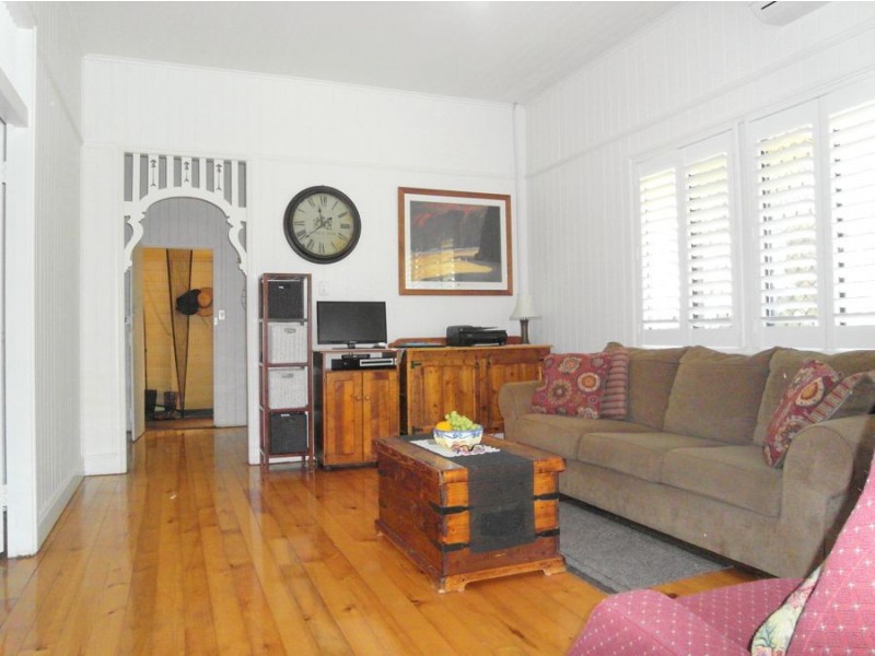 235 West Street, Harristown QLD 4350