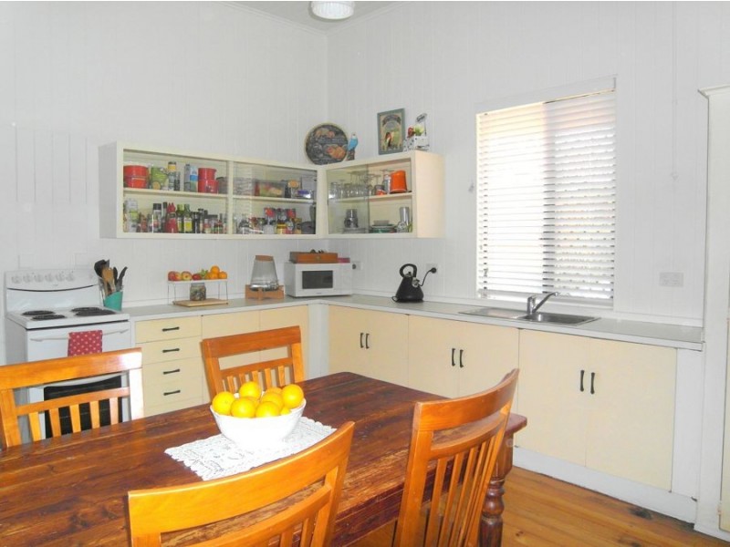 235 West Street, Harristown QLD 4350