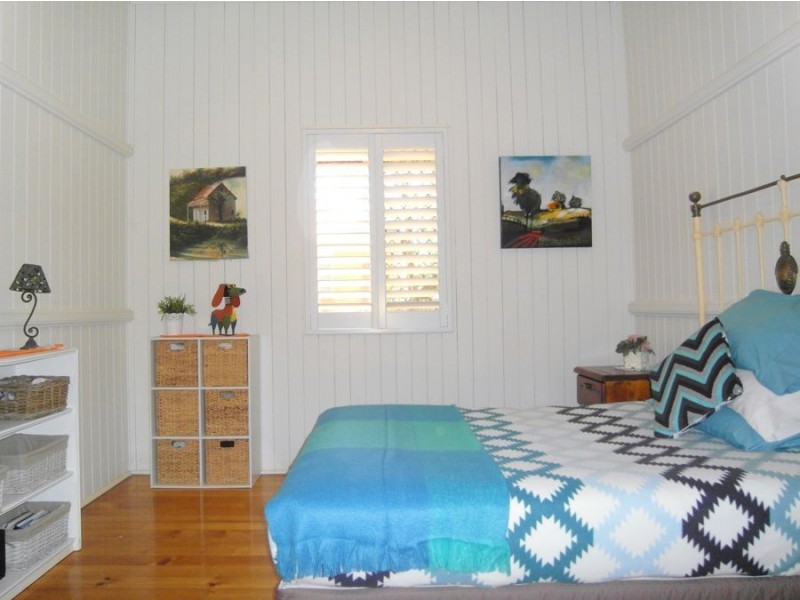 235 West Street, Harristown QLD 4350