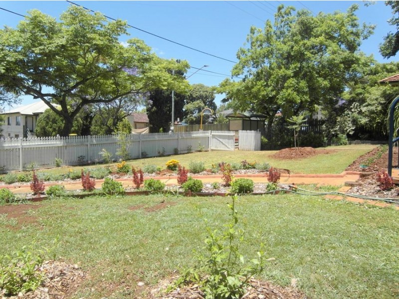 235 West Street, Harristown QLD 4350