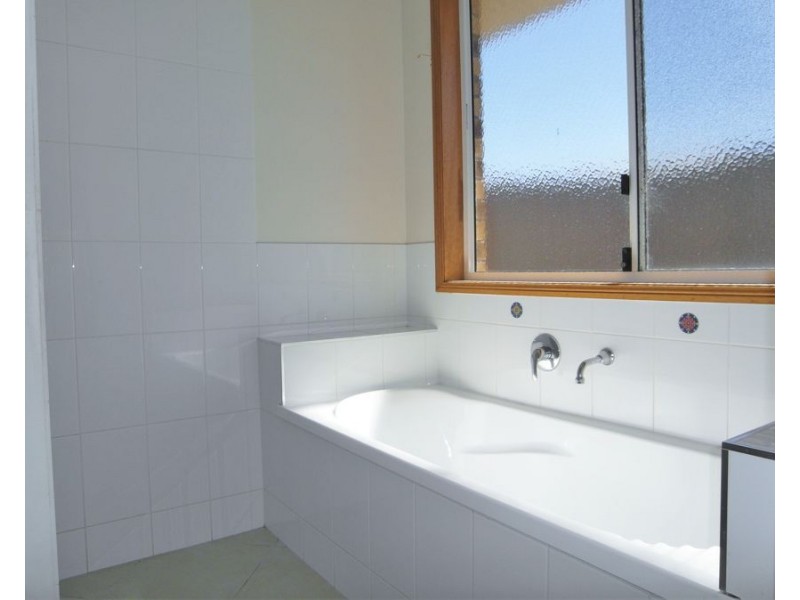 80b Weetwood Street, Newtown QLD 4350