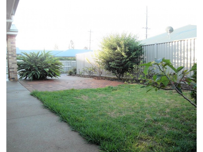 80b Weetwood Street, Newtown QLD 4350