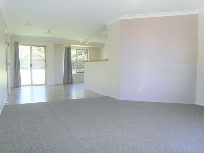16 Bouganvillea Drive, Middle Ridge QLD 4350