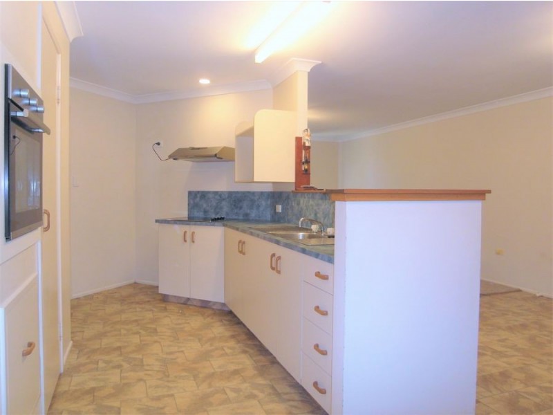 16 Bouganvillea Drive, Middle Ridge QLD 4350