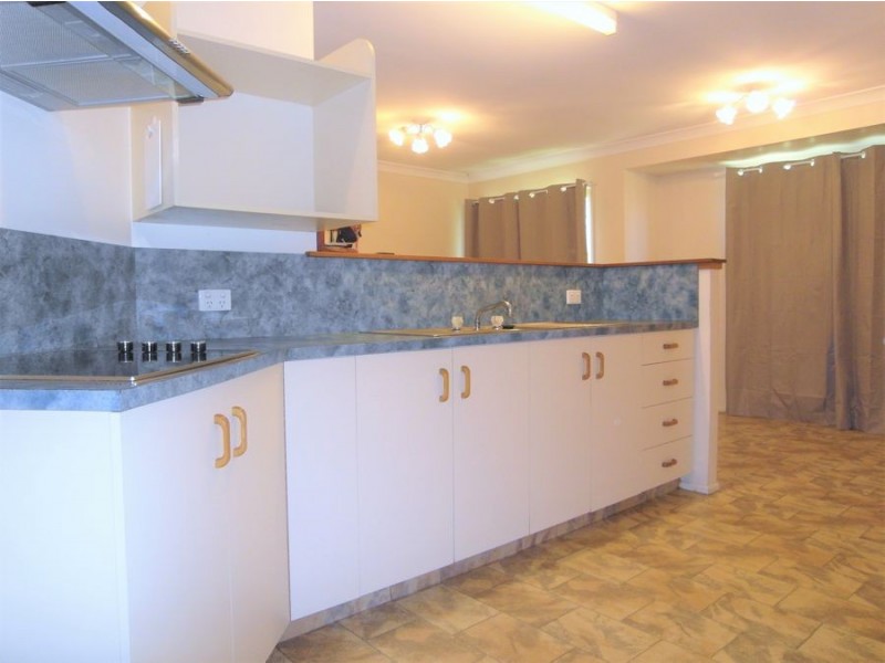 16 Bouganvillea Drive, Middle Ridge QLD 4350