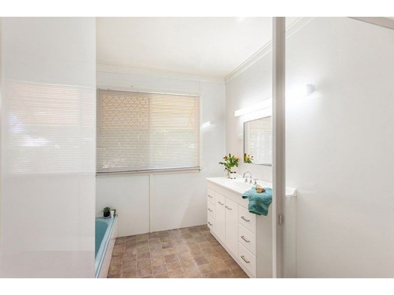 2 Wentworth Street Centenary Heights, Centenary Heights QLD 4350
