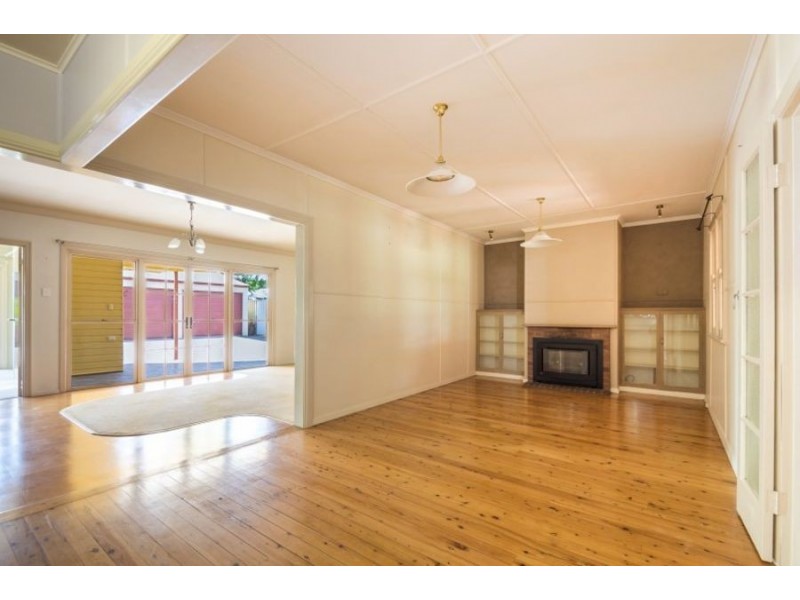 124 Taylor Street, Newtown QLD 4350