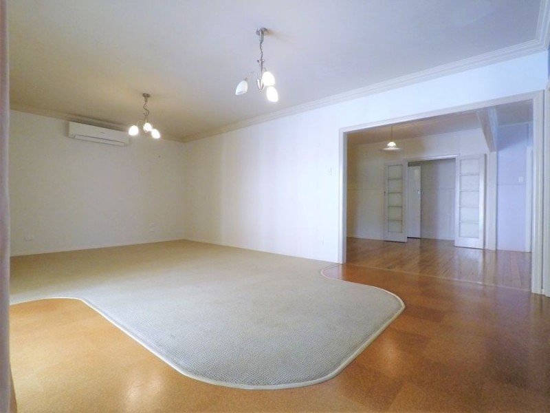124 Taylor Street, Newtown QLD 4350
