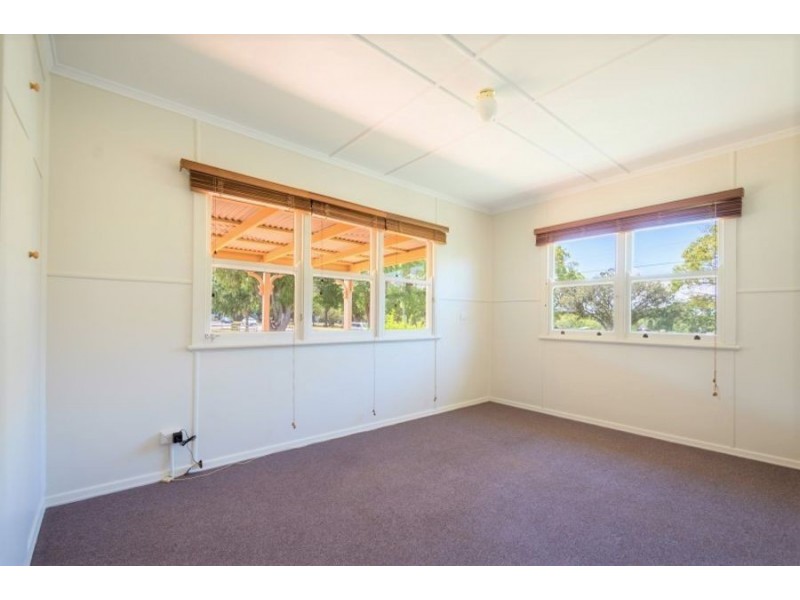 124 Taylor Street, Newtown QLD 4350