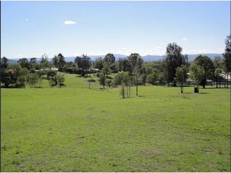 17 Meadows Road, Withcott QLD 4352