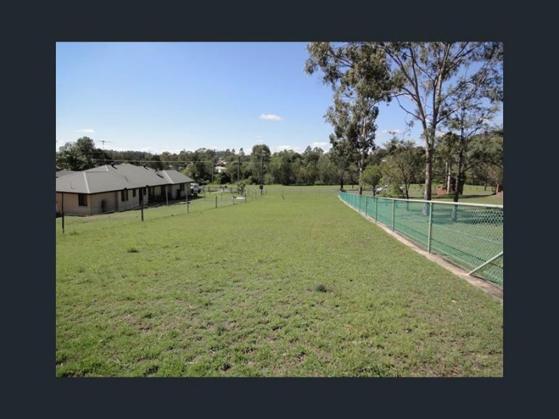 17 Meadows Road, Withcott QLD 4352