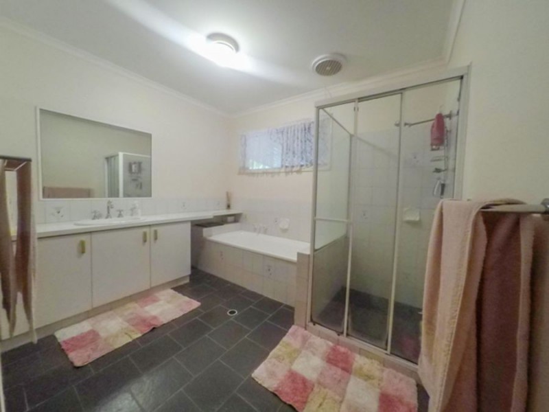 102 Boundary Street, Cranley QLD 4350