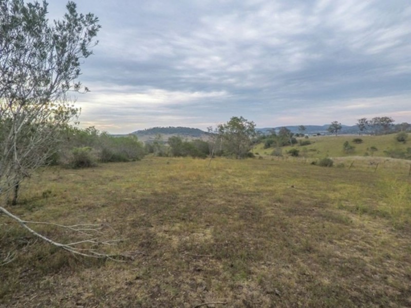 102 Boundary Street, Cranley QLD 4350