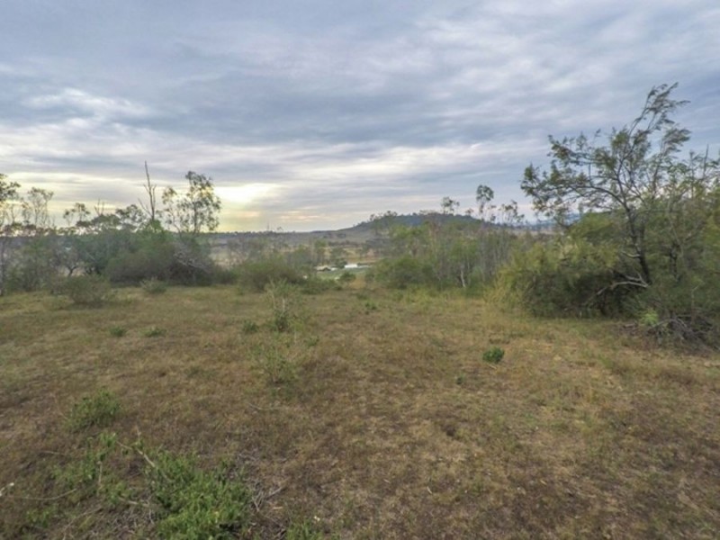 102 Boundary Street, Cranley QLD 4350
