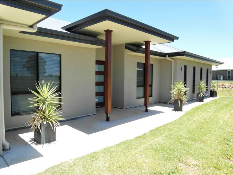 43 Hilltop Drive, Gowrie Junction QLD 4352