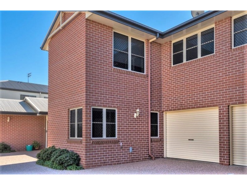2/353 Greenwattle Street, Wilsonton QLD 4350