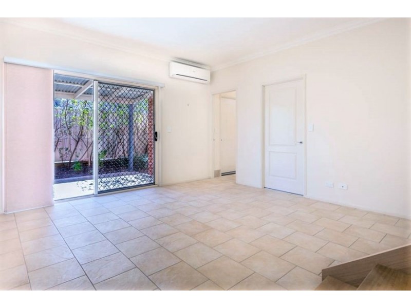 2/353 Greenwattle Street, Wilsonton QLD 4350