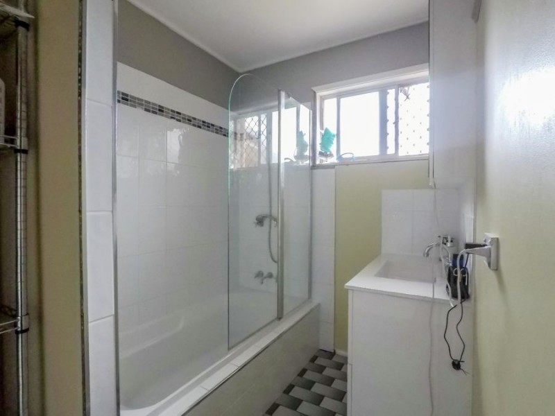 16 Leahy Street, Rockville QLD 4350