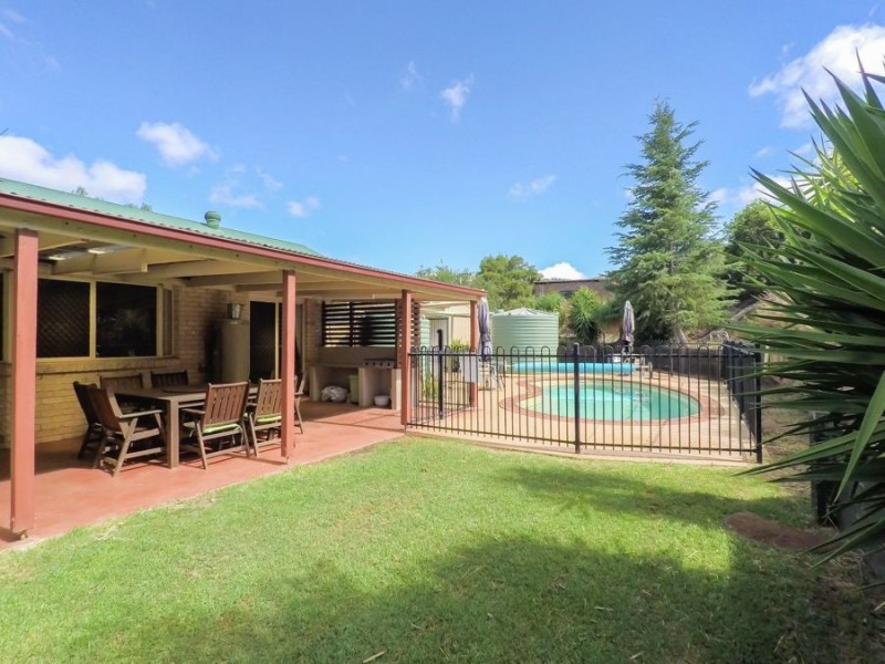 14 Redlands Drive, Gowrie Junction QLD 4352