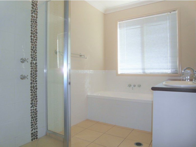 7 Samuel Court, Darling Heights QLD 4350