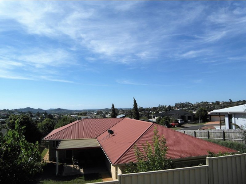 7 Samuel Court, Darling Heights QLD 4350