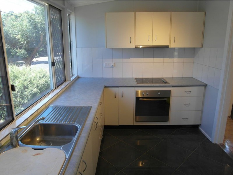 2 Peak Street, Harristown QLD 4350