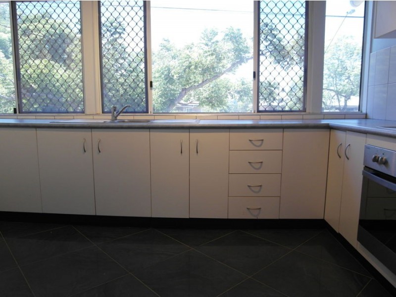 2 Peak Street, Harristown QLD 4350