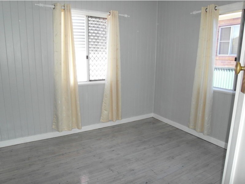 2 Peak Street, Harristown QLD 4350