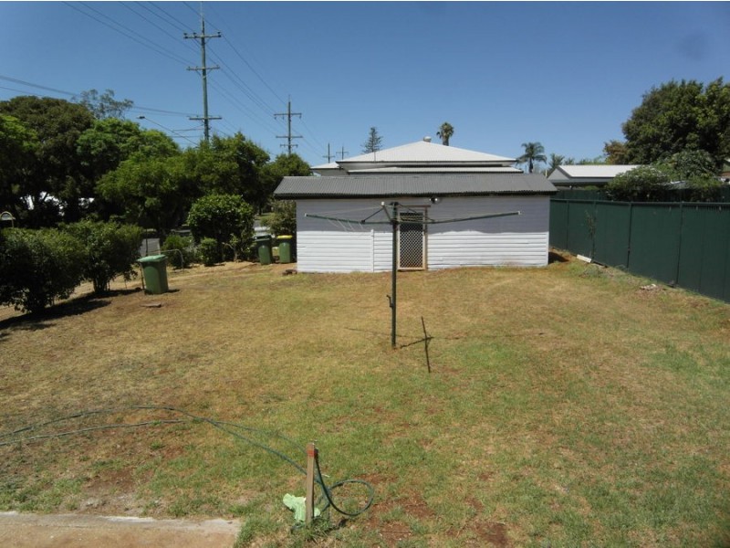 2 Peak Street, Harristown QLD 4350