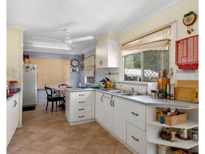 33 Esmond Street, Rockville QLD 4350