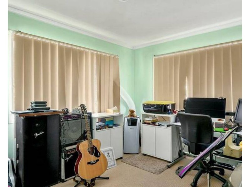 33 Esmond Street, Rockville QLD 4350