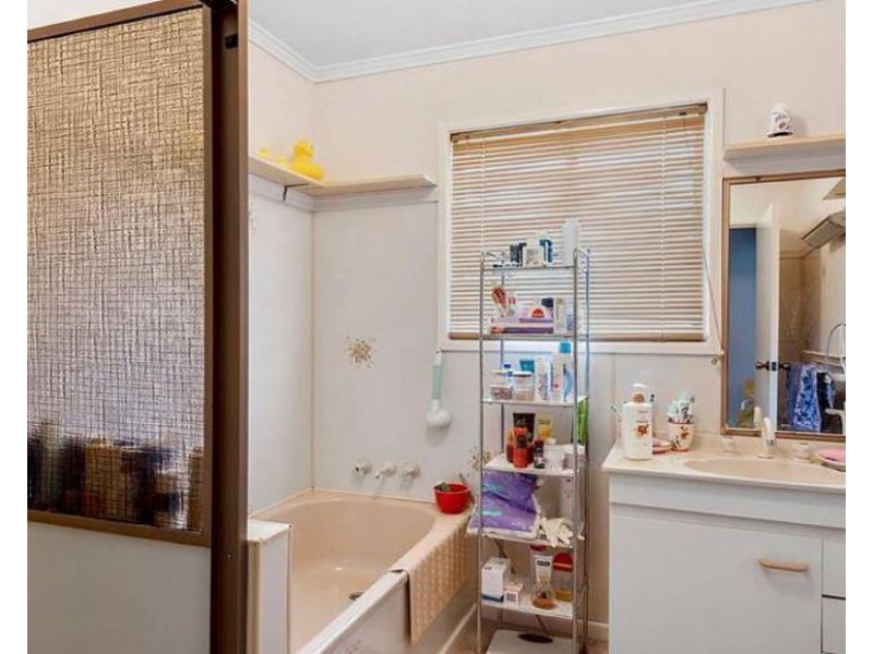 33 Esmond Street, Rockville QLD 4350