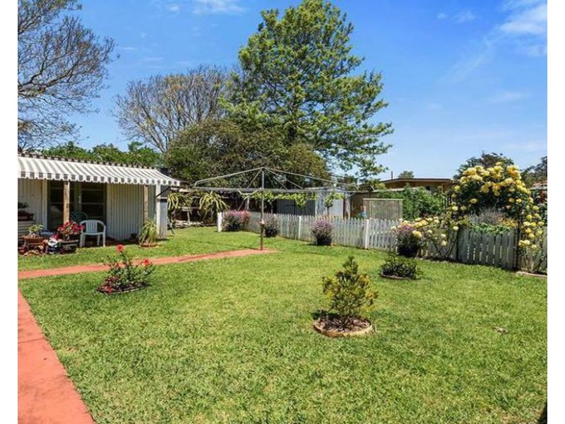33 Esmond Street, Rockville QLD 4350