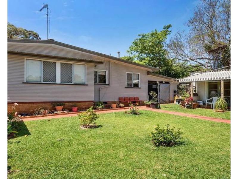 33 Esmond Street, Rockville QLD 4350
