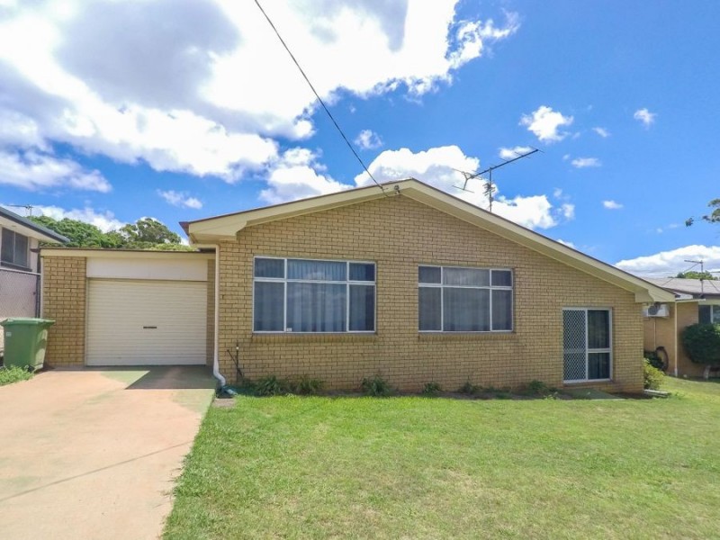 39 Martini Street, Mount Lofty QLD 4350