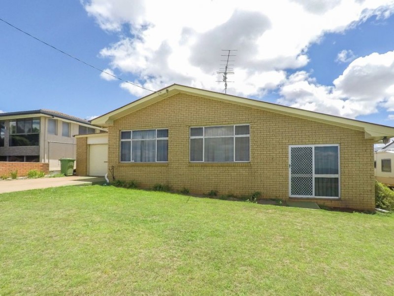 39 Martini Street, Mount Lofty QLD 4350