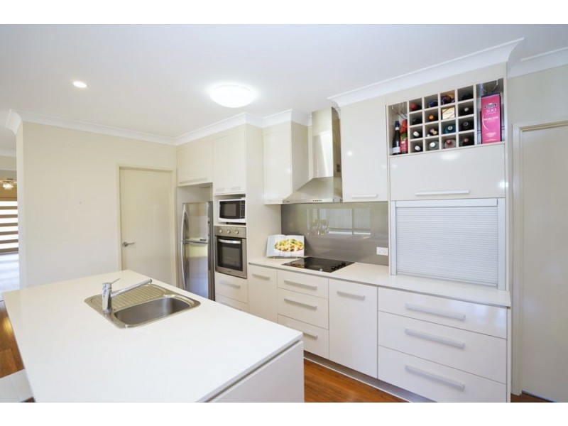 17 Vinnicombe Street, Kearneys Spring QLD 4350