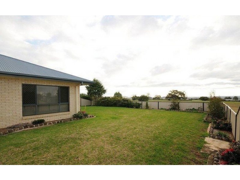 18 Dunbar Court, Highfields QLD 4352