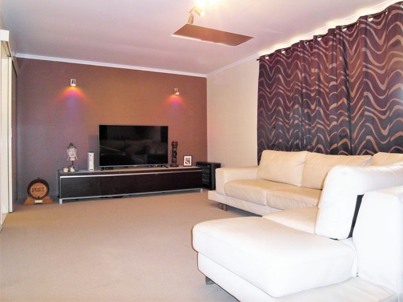 16 Gloucester Crescent, Darling Heights QLD 4350