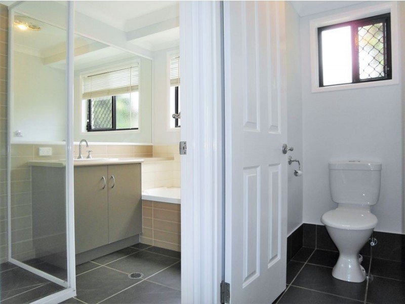 595 Hume Street, Kearneys Spring QLD 4350