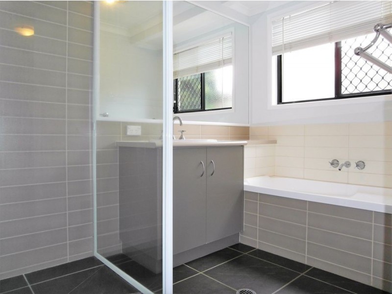 595 Hume Street, Kearneys Spring QLD 4350