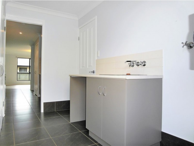 595 Hume Street, Kearneys Spring QLD 4350