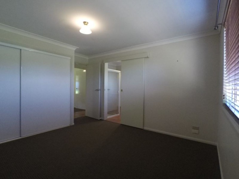 33 Seppelt Street, Wilsonton Heights QLD 4350