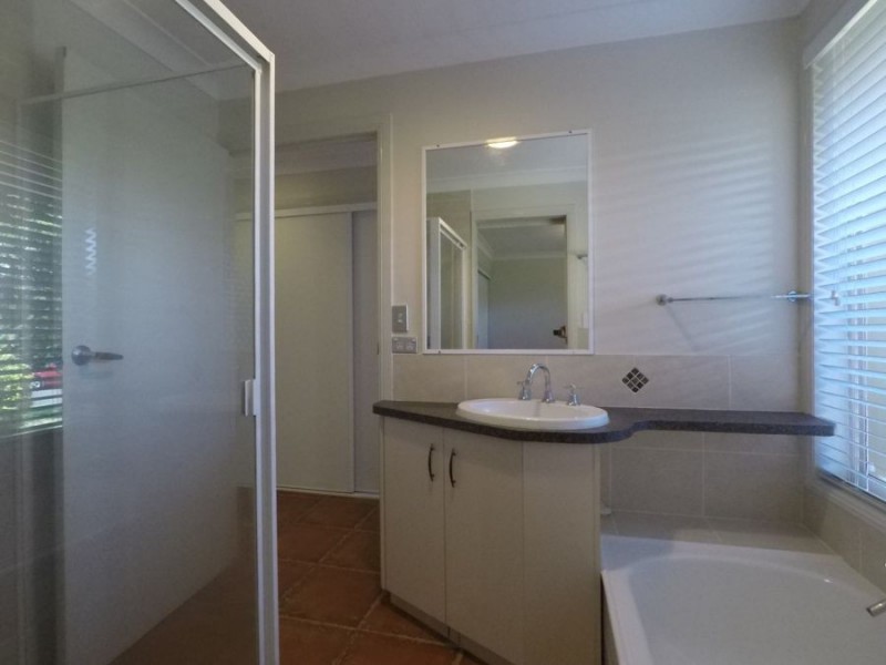 33 Seppelt Street, Wilsonton Heights QLD 4350