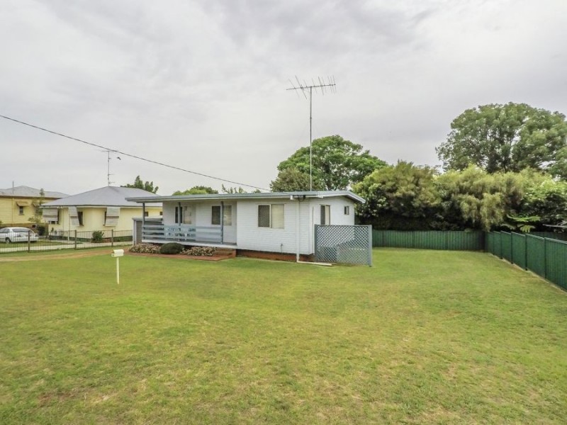 1a Avondale Street, Newtown QLD 4350