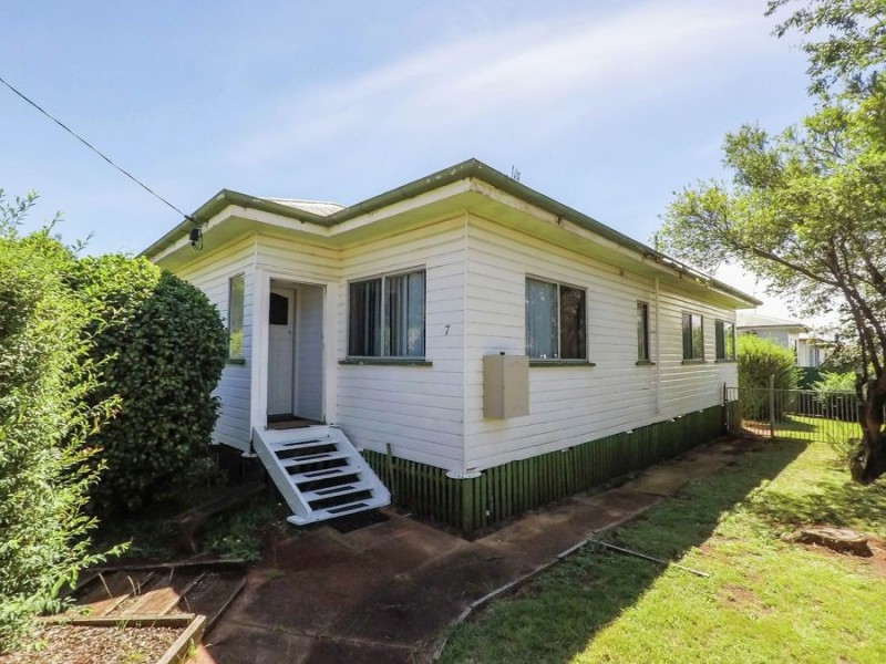 7 Victory Street, Newtown QLD 4350