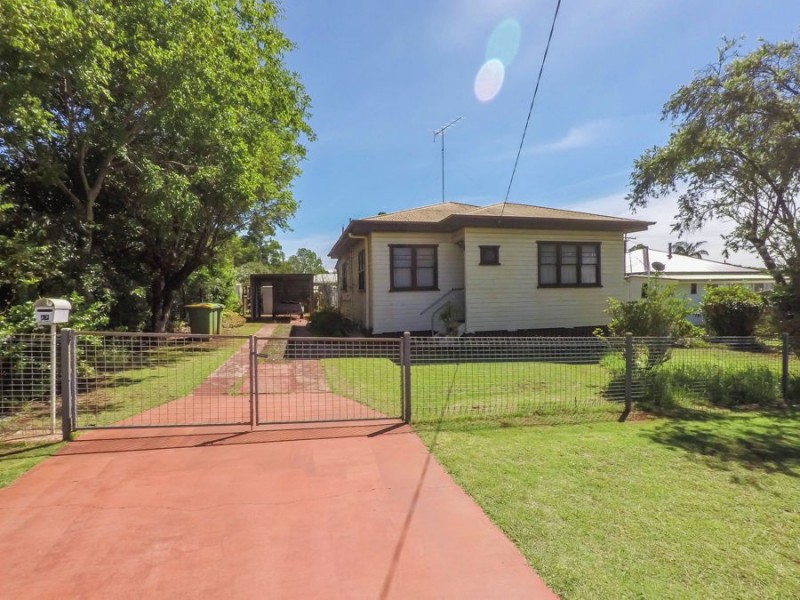 17 Priest Street, Rockville QLD 4350