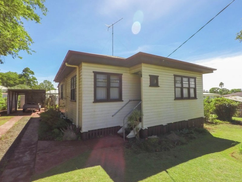 17 Priest Street, Rockville QLD 4350