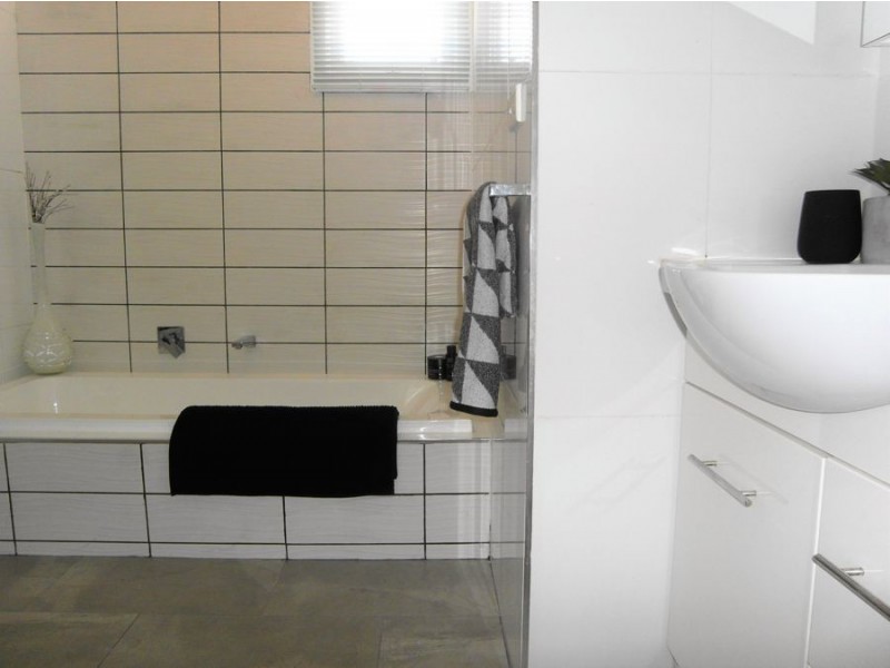 14 Lloyd Street, Harristown QLD 4350