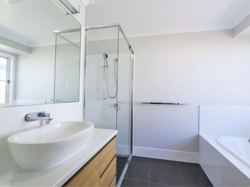 12 Bunkers Hill School Road, Westbrook QLD 4350